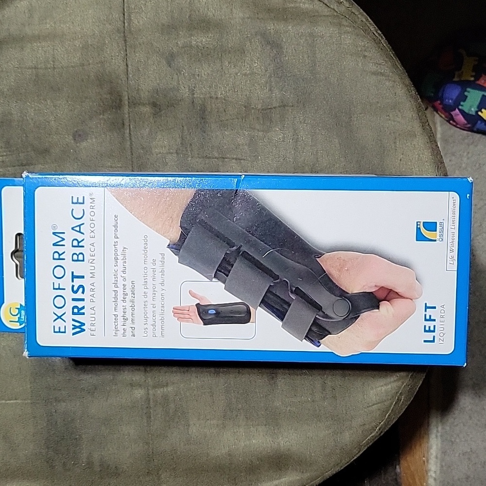 Exoform Left hand Wrist brace with Velcro attachment, adjustable, universal size